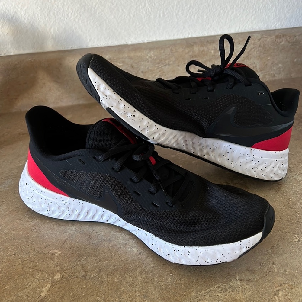 Nike Revolution